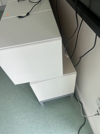 Reol på ben (2 delt) samlet mål 193x42x96 cm