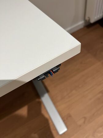 Elhæve/sænkebord 75x120 cm (obs. betjeningspanel def.)