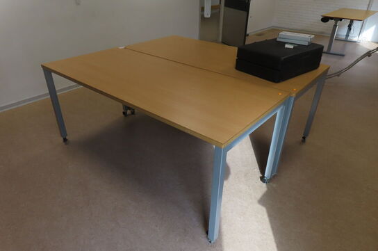 2 stk. borde på hjul