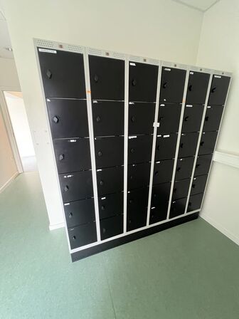 2 stk. aflåselige skabe AJ 55x190x180 cm (samlet)