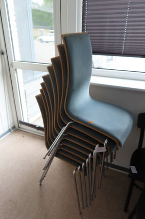 8 stk. stabelbare stole