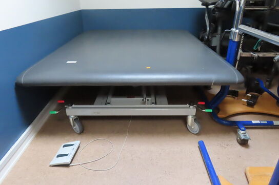 Behandlingsbænk WESSELING m. hævefunktion