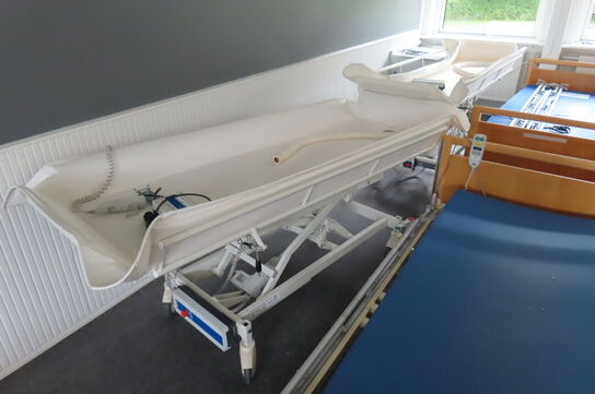 Badeleje m. hævefunktion