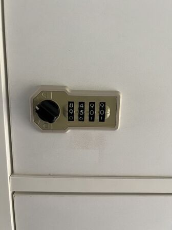 Skab m. aflåselige rum (engangskoder) 50x200x160 cm