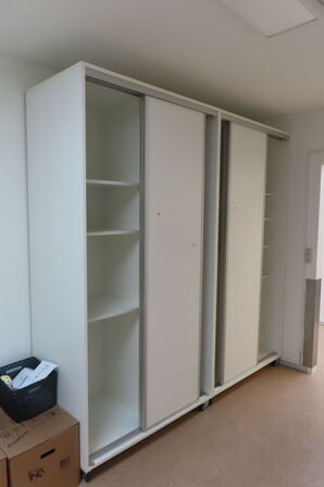 2 stk. skabe på hjul