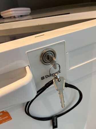 Aflåseligt køleskab til medicin DOMETIC DS301HFS