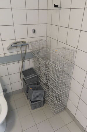 Div. gitterkasser til bad m.v.