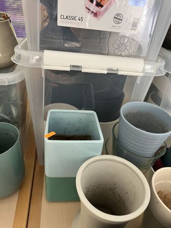 Div. potter m.v. (se billeder)