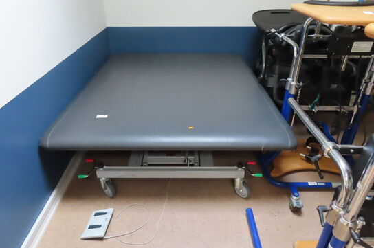 Behandlingsbænk WESSELING m. hævefunktion