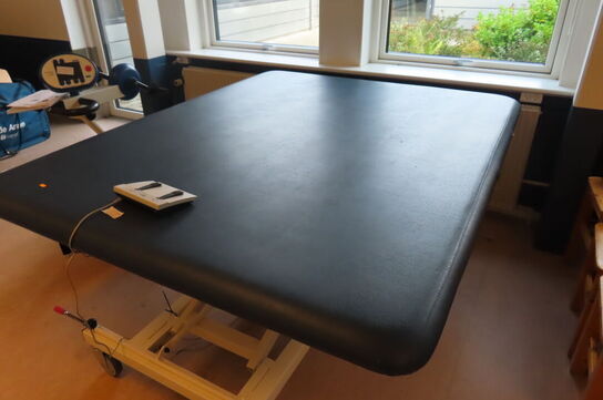 Behandlingsbænk WESSELING m. hævefunktion