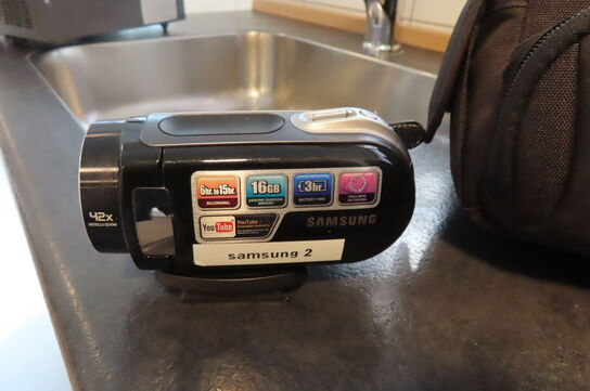 Videokamera SAMSUNG m. taske