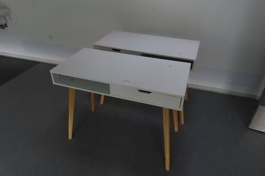 2 stk. skriveborde