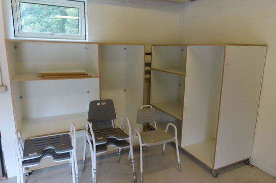 2 stk. skabe på hjul