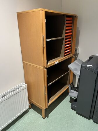 2 stk. skabe stablet 92x168x49 cm