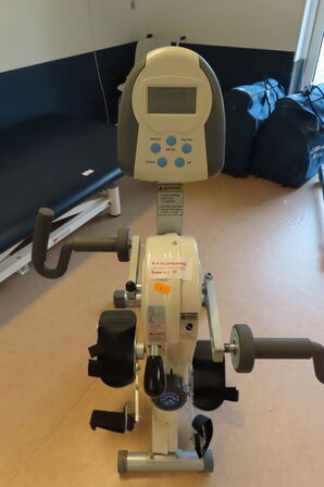 Sidde-motionscykel LEMCO COMBI BIKE til bl.a. kørestolsbrugere