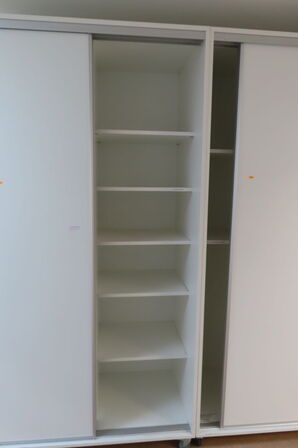 2 stk. skabe på hjul