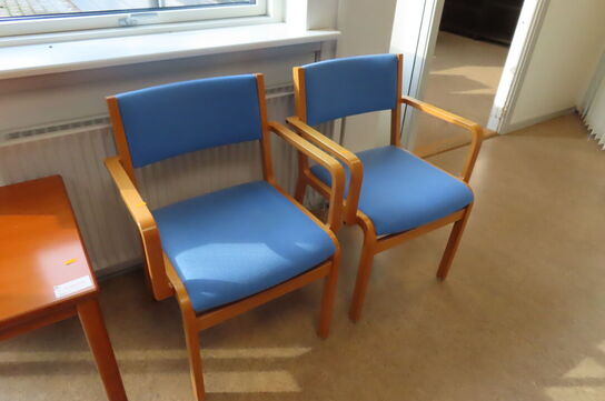 2 stk. stole samt bord