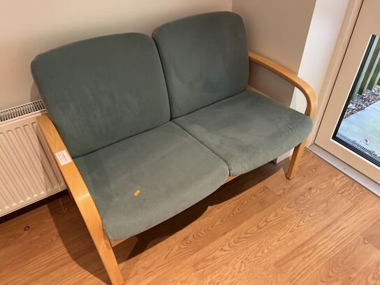 Lænestol m. skammel samt sofa