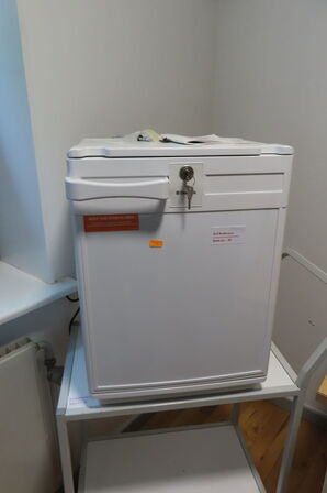 Aflåseligt medicinkøleskab DOMETIC DS301HFS