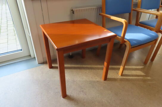 2 stk. stole samt bord