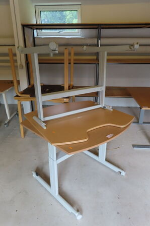 2 stk. justerbar borde 