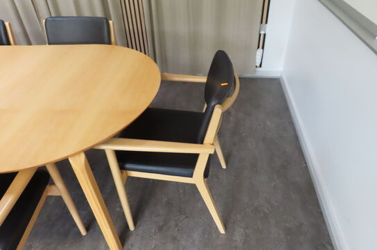 Mødebord m. 12 stole