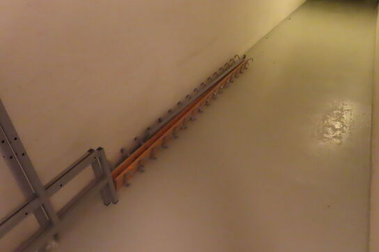 Omklædningsbænk m. knage