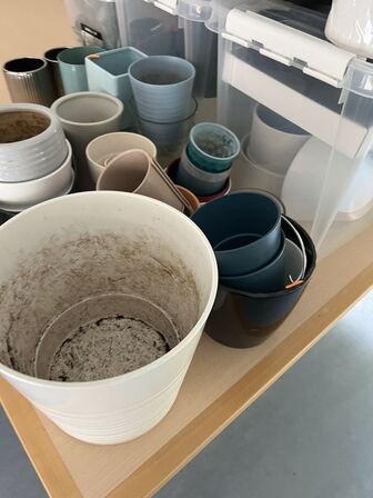 Div. potter m.v. (se billeder)