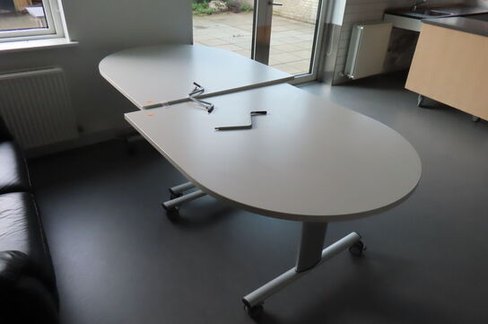 Justerbart spisebord (består af to dele)