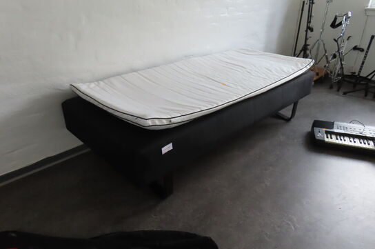 Seng 90x180 cm inkl. topmadras