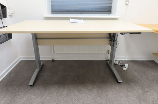 Elhæve/sænkebord inkl. brevholder på væg
