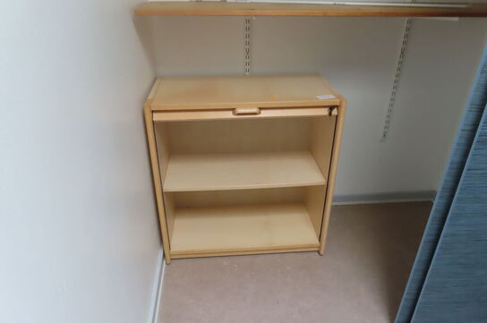 Skab m. jalousilåge aflåsbart