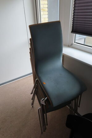 8 stk. stabelbare stole