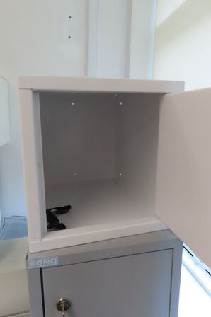 28 stk. aflåselige stålskabe