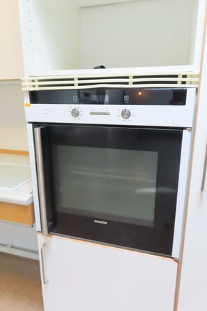 Indbygningsovn SIEMENS (sidehængt låge)