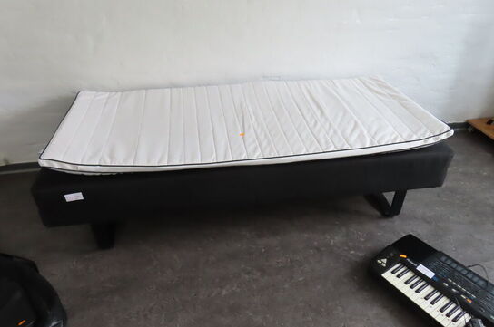 Seng 90x180 cm inkl. topmadras