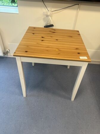 Bord i fyrretræ 74x74x73 cm