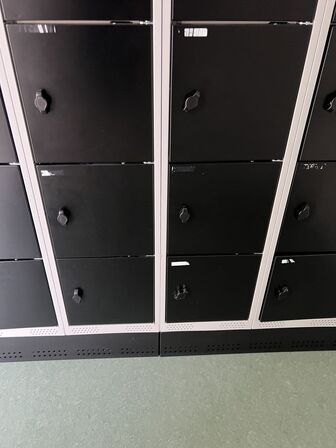 2 stk. aflåselige skabe AJ 55x190x180 cm (samlet)