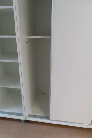 2 stk. skabe på hjul