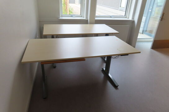 2 stk. el/hævesænkeborde inkl. reol