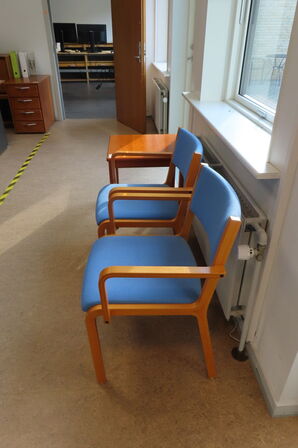 2 stk. stole samt bord