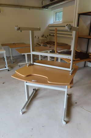 2 stk. justerbar borde 