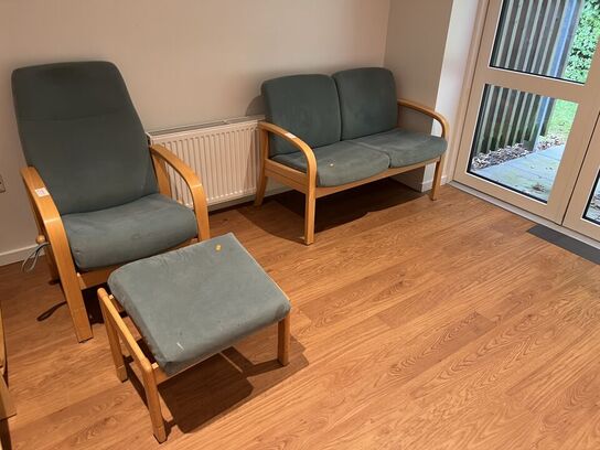 Lænestol m. skammel samt sofa