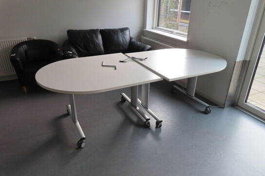 Justerbart spisebord (består af to dele)