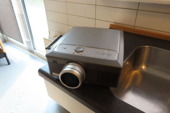 Projektor LG LP-XG24 med taske