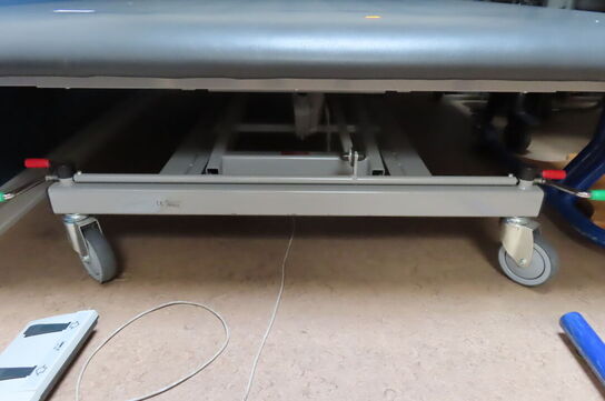 Behandlingsbænk WESSELING m. hævefunktion