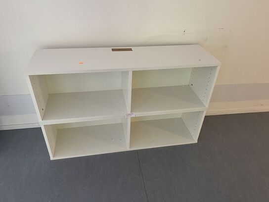 Skabsmøbel samt to løse skabe