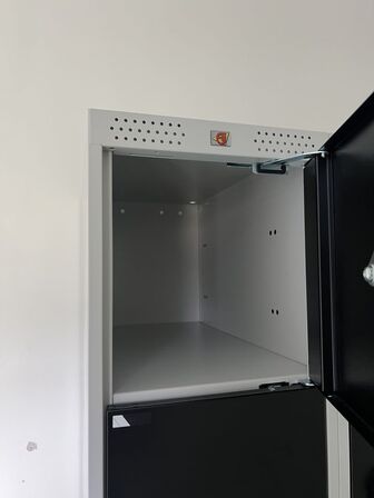 2 stk. aflåselige skabe AJ 55x190x180 cm (samlet)