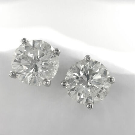 2,07 ct. naturlige diamant og 18 kt. hvidguld ørestikker.