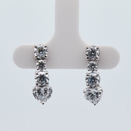 3,09 ct. laboratorieskabt diamantørestikker i 14kt